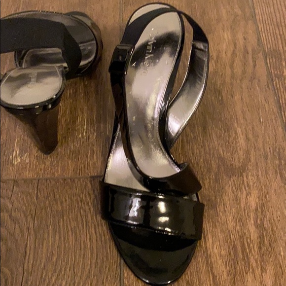 Calvin Klein black patent heels size 7 - Picture 5 of 8